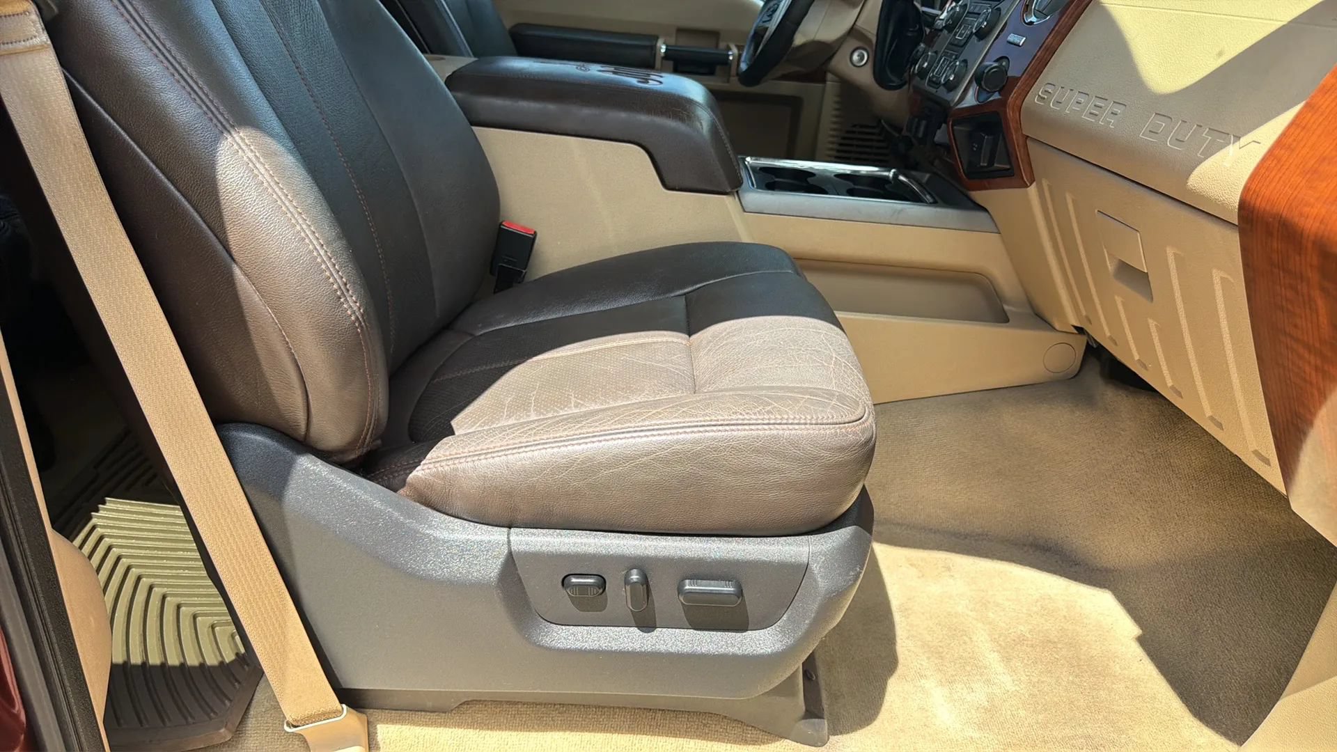 Used 2015 Ford F250 King Ranch w/ FX4 Off-Road Package AWD/4WD image 15
