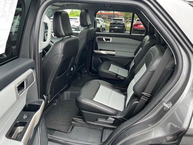 Used 2023 Ford Explorer XLT w/ Equipment Group 202A AWD/4WD image 8