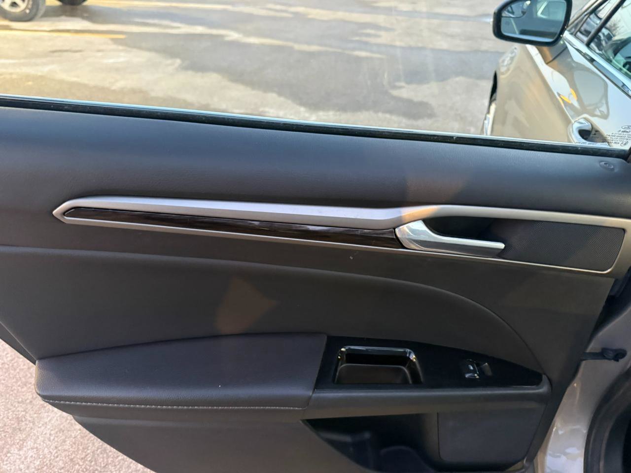 Used 2015 Ford Fusion SE w/ Equipment Group 202A image 12