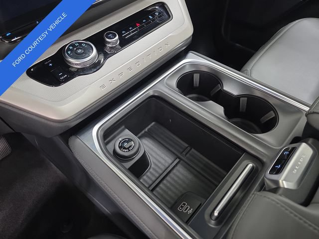 Used 2026 Ford Expedition Active AWD/4WD image 25
