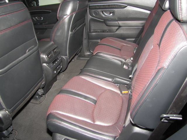 Certified 2025 Honda Pilot Black Edition image 13