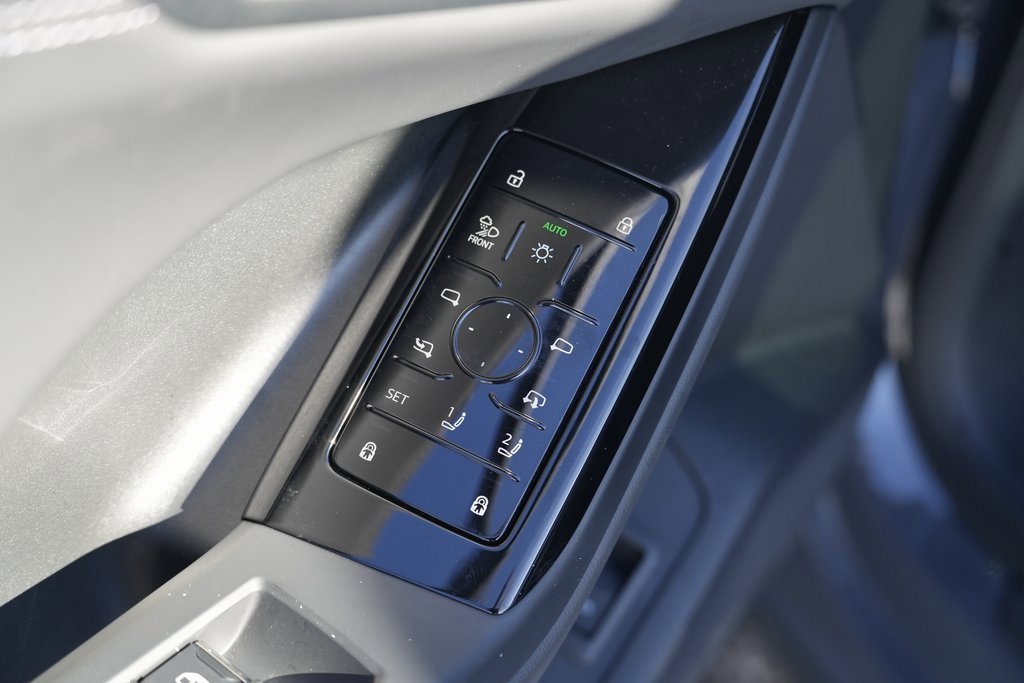 Used 2025 Audi Q6 e-tron Premium Plus w/ Premium Plus image 28