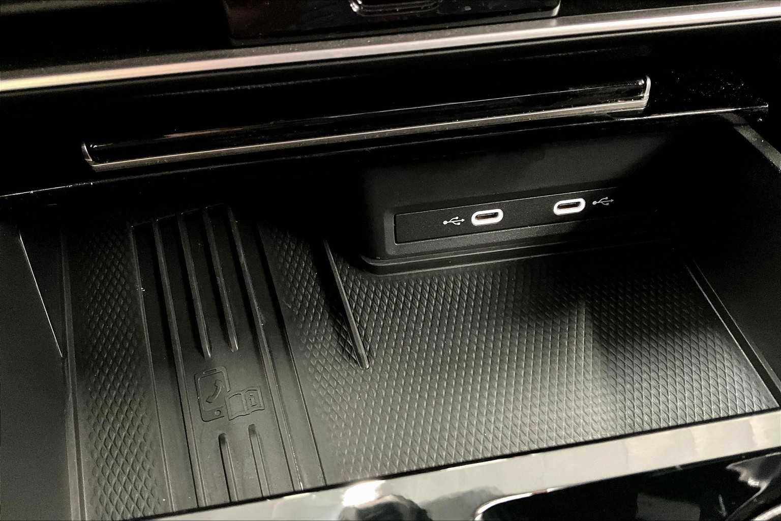 Used 2025 Volkswagen Atlas Cross Sport SEL image 35