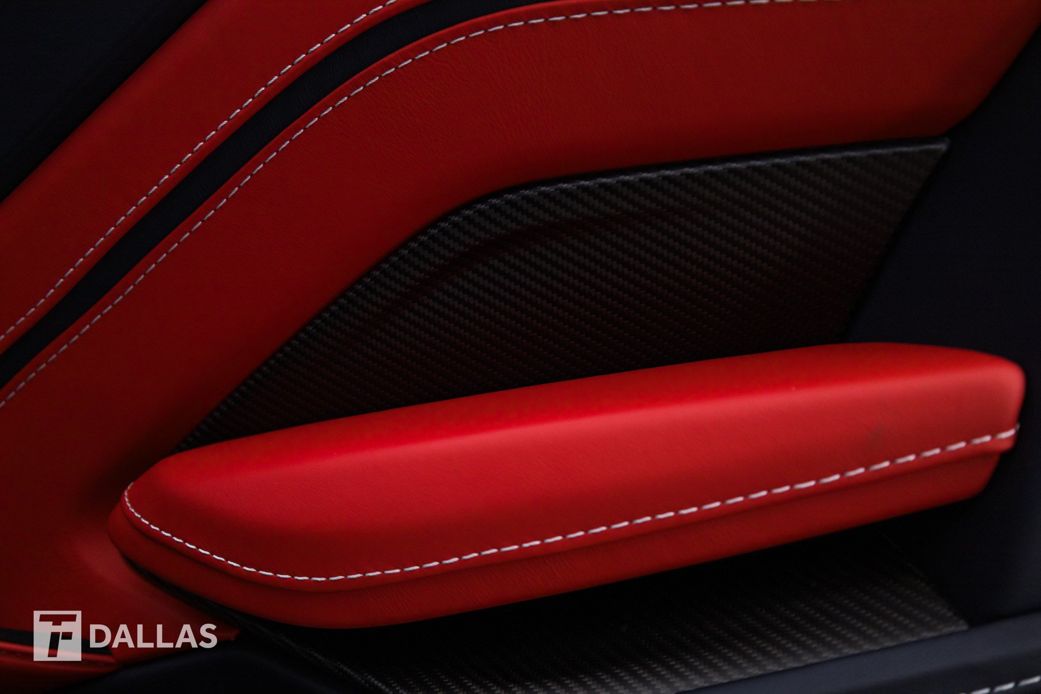 Used 2023 Aston Martin V12 Vantage Roadster RWD image 36