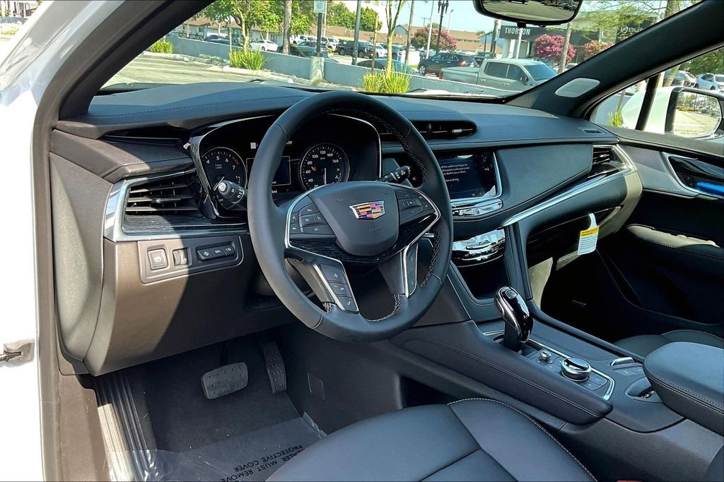 New 2026 Cadillac XT5 Premium Luxury w/ LPO, ONYX Package FWD image 9