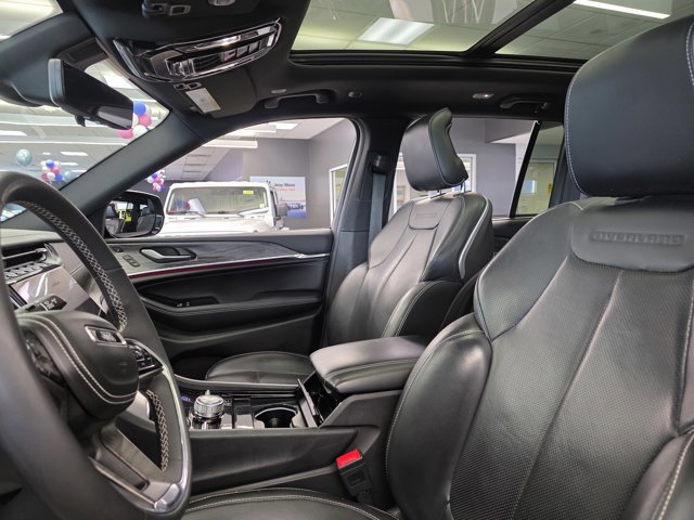 Used 2022 Jeep Grand Cherokee Overland w/ Luxury Tech Group IV image 5