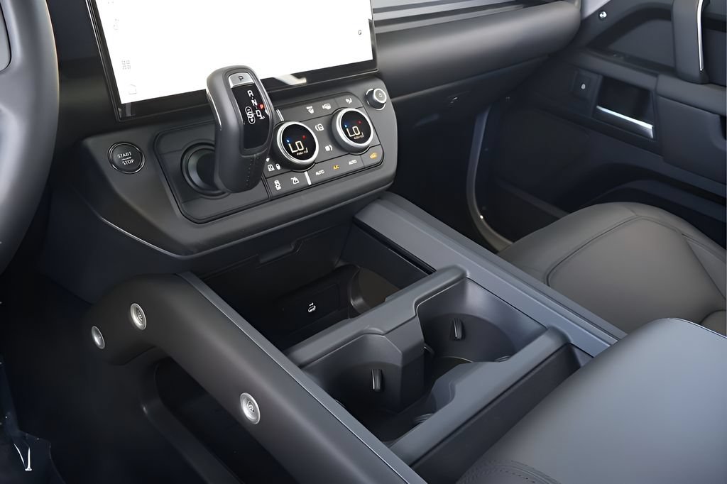 New 2026 Land Rover Defender 130 X-Dynamic SE AWD/4WD image 27