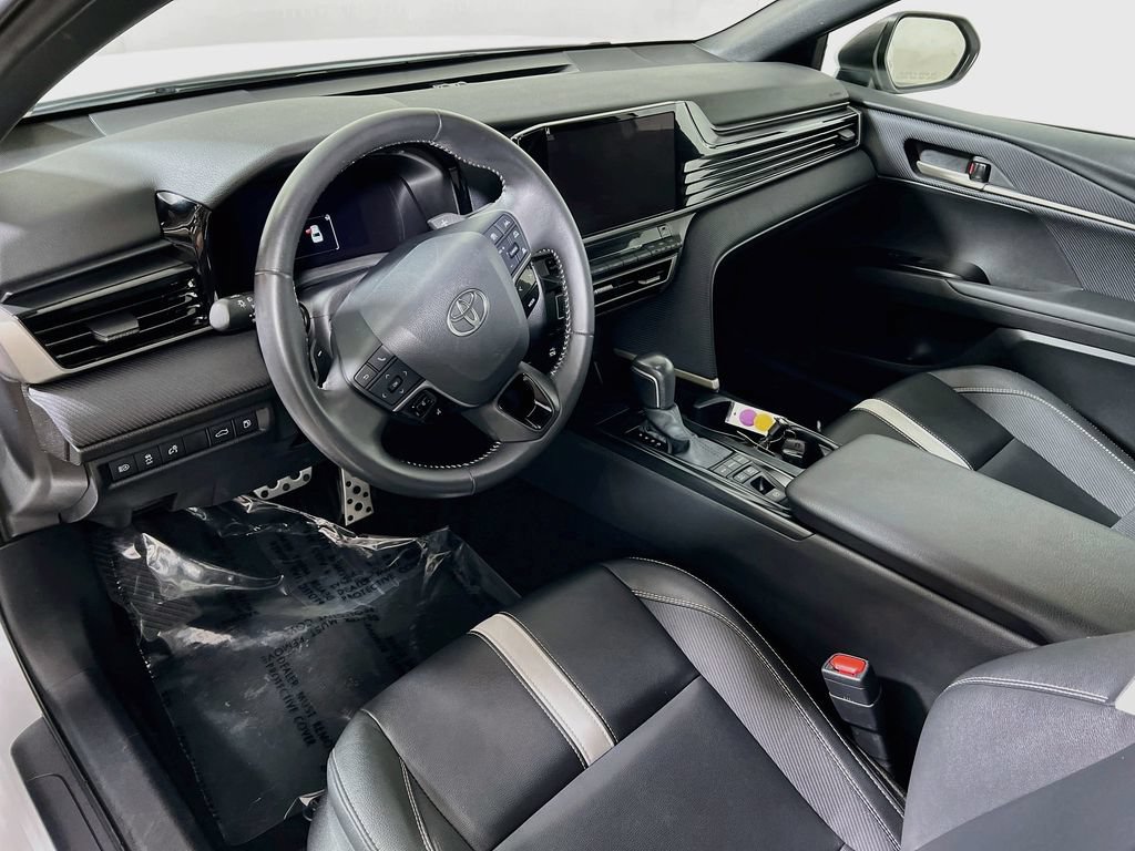 Used 2025 Toyota Camry SE FWD image 9