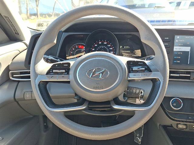 Certified 2023 Hyundai Elantra SE FWD image 16