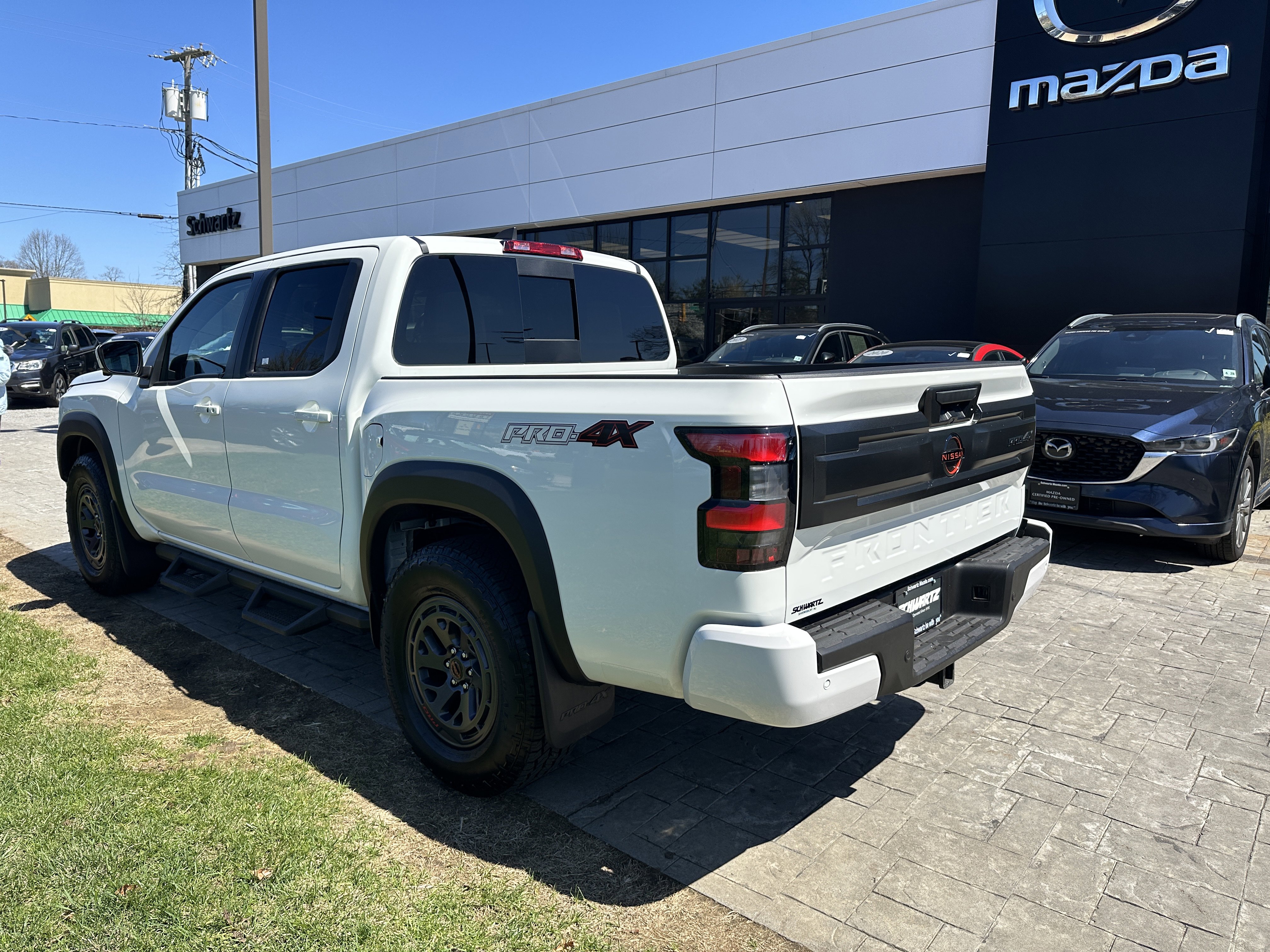 Used 2026 Nissan Frontier PRO-4X w/ Pro-4x Convenience Package image 3