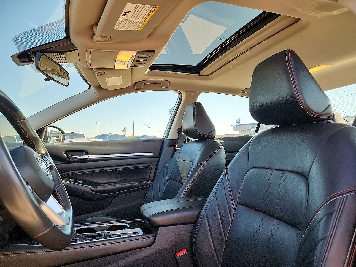 Used 2023 Nissan Altima 2.5 SR w/ SR Premium Package image 7