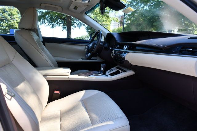 Used 2017 Lexus ES 350 w/ Luxury Package FWD image 29