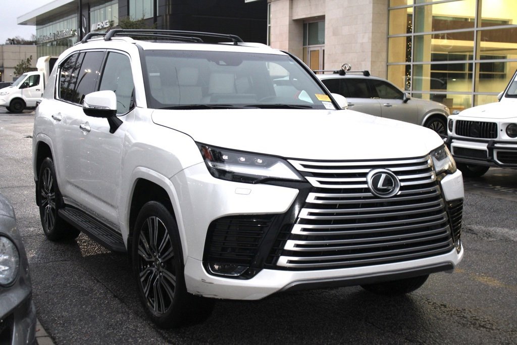Used 2022 Lexus LX 600 4WD w/ Luxury Package image 3