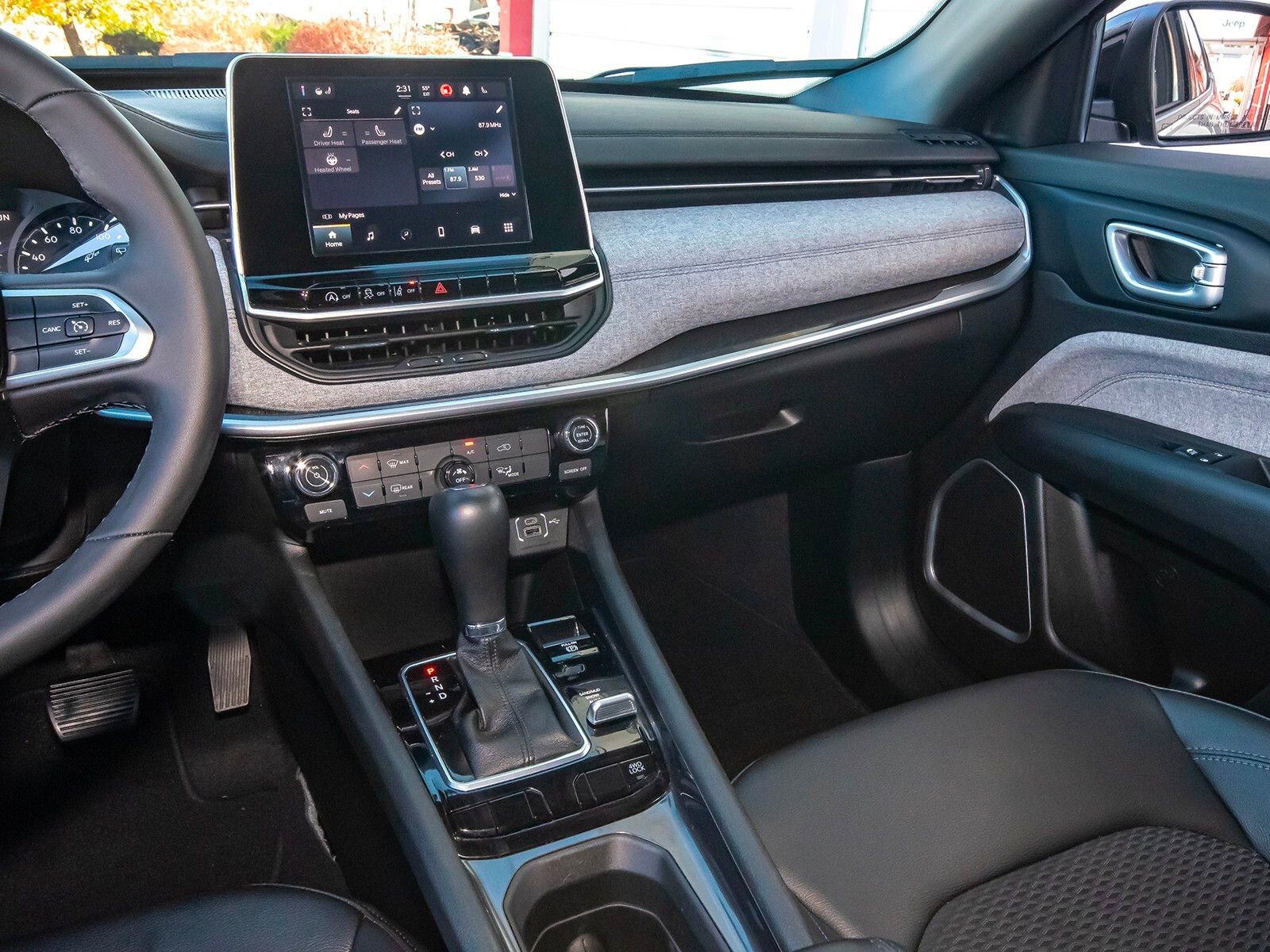 Used 2025 Jeep Compass Latitude image 23