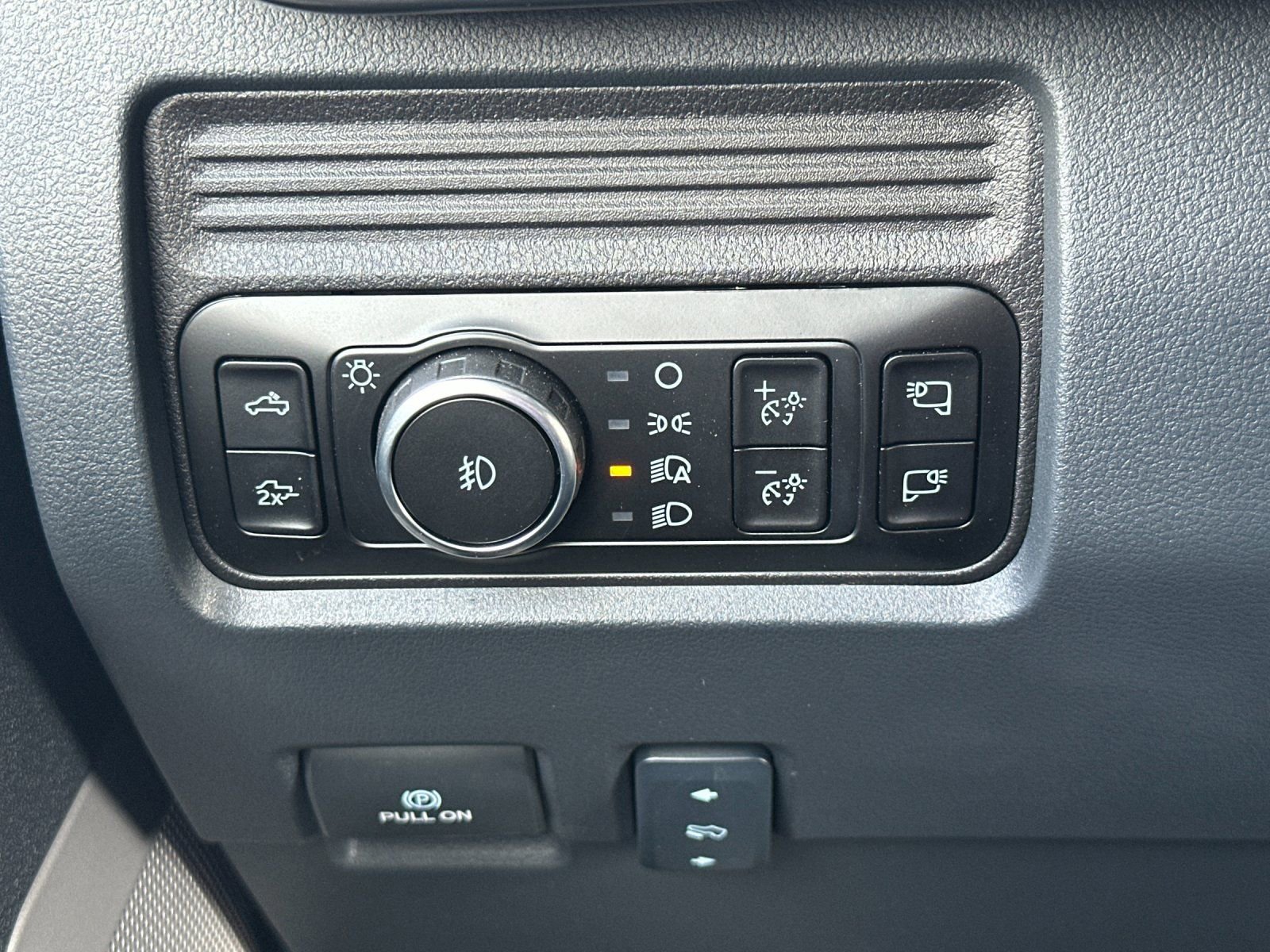 New 2026 Ford F350 Lariat w/ Black Appearance Package image 32