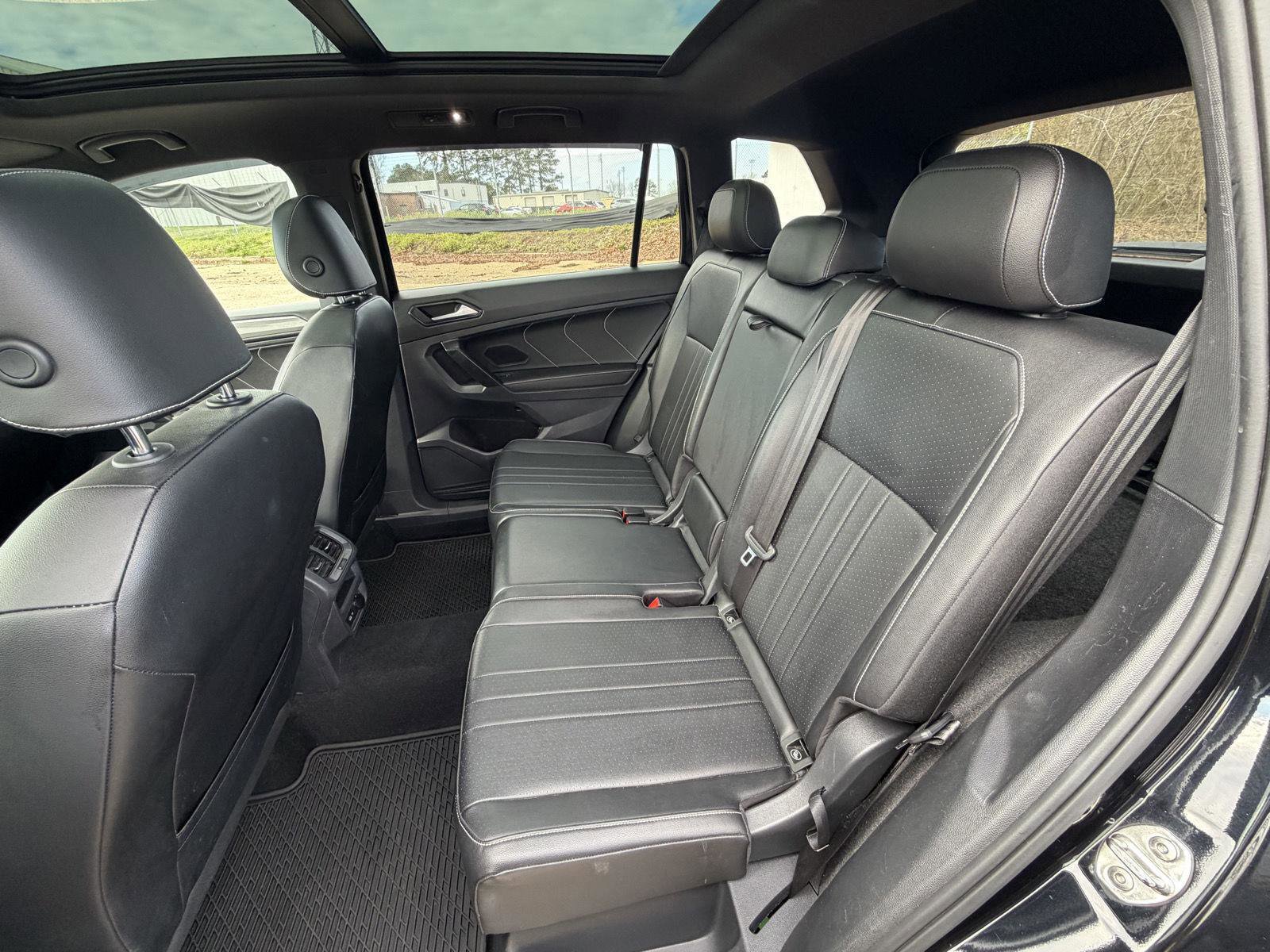 Used 2022 Volkswagen Tiguan SE R-Line image 13