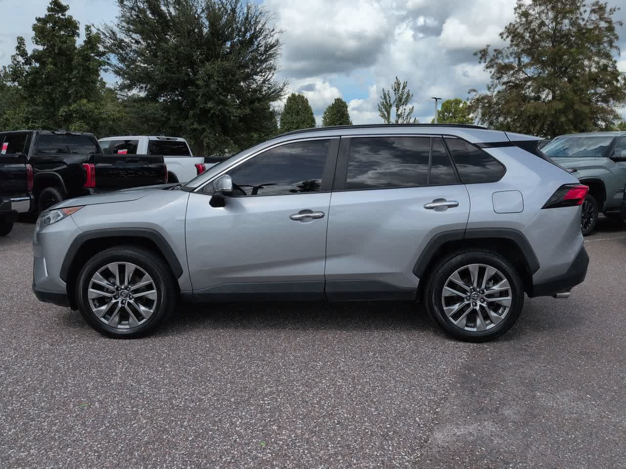 Used 2019 Toyota RAV4 Limited w/ Cold Weather Package FWD image 3