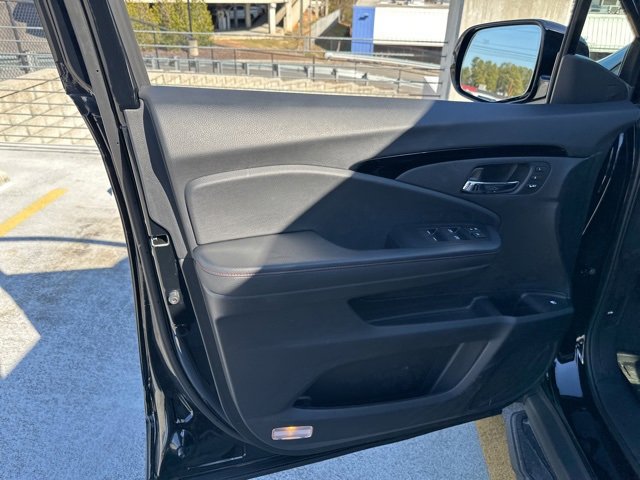Used 2025 Honda Ridgeline Black Edition image 9
