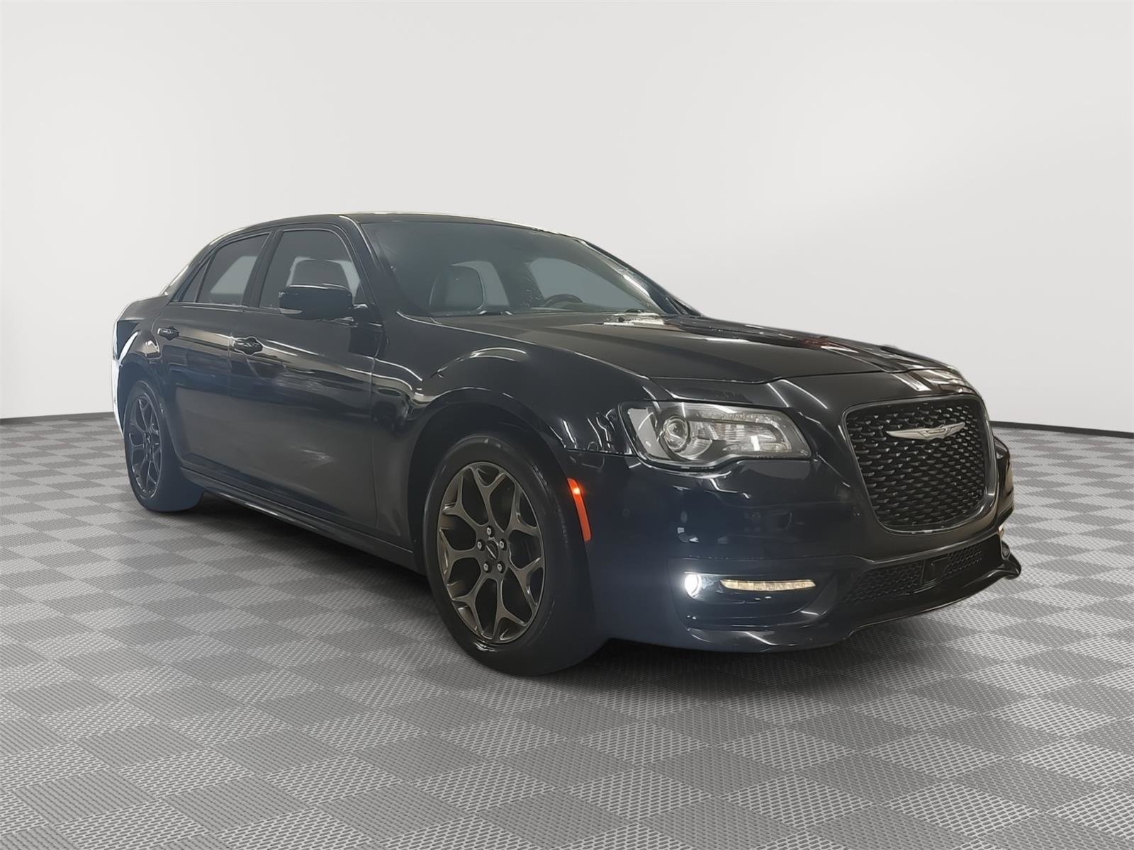 Used 2018 Chrysler 300 S w/ 300S Premium Group AWD/4WD image 4