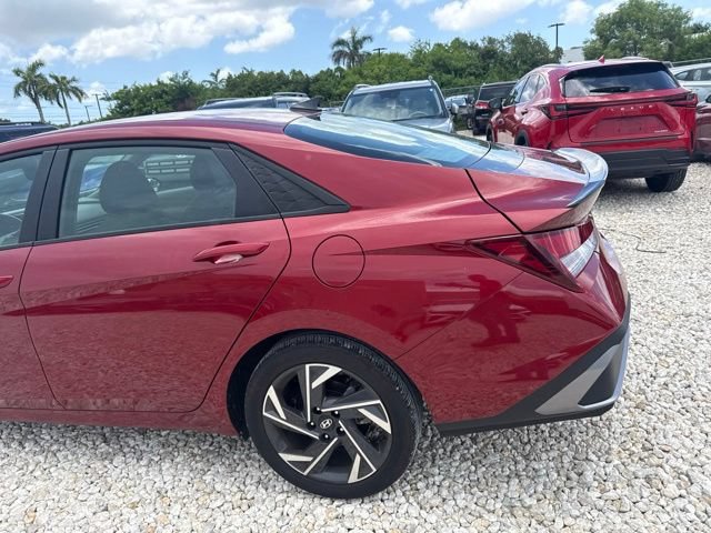 Used 2025 Hyundai Elantra Sport FWD image 9