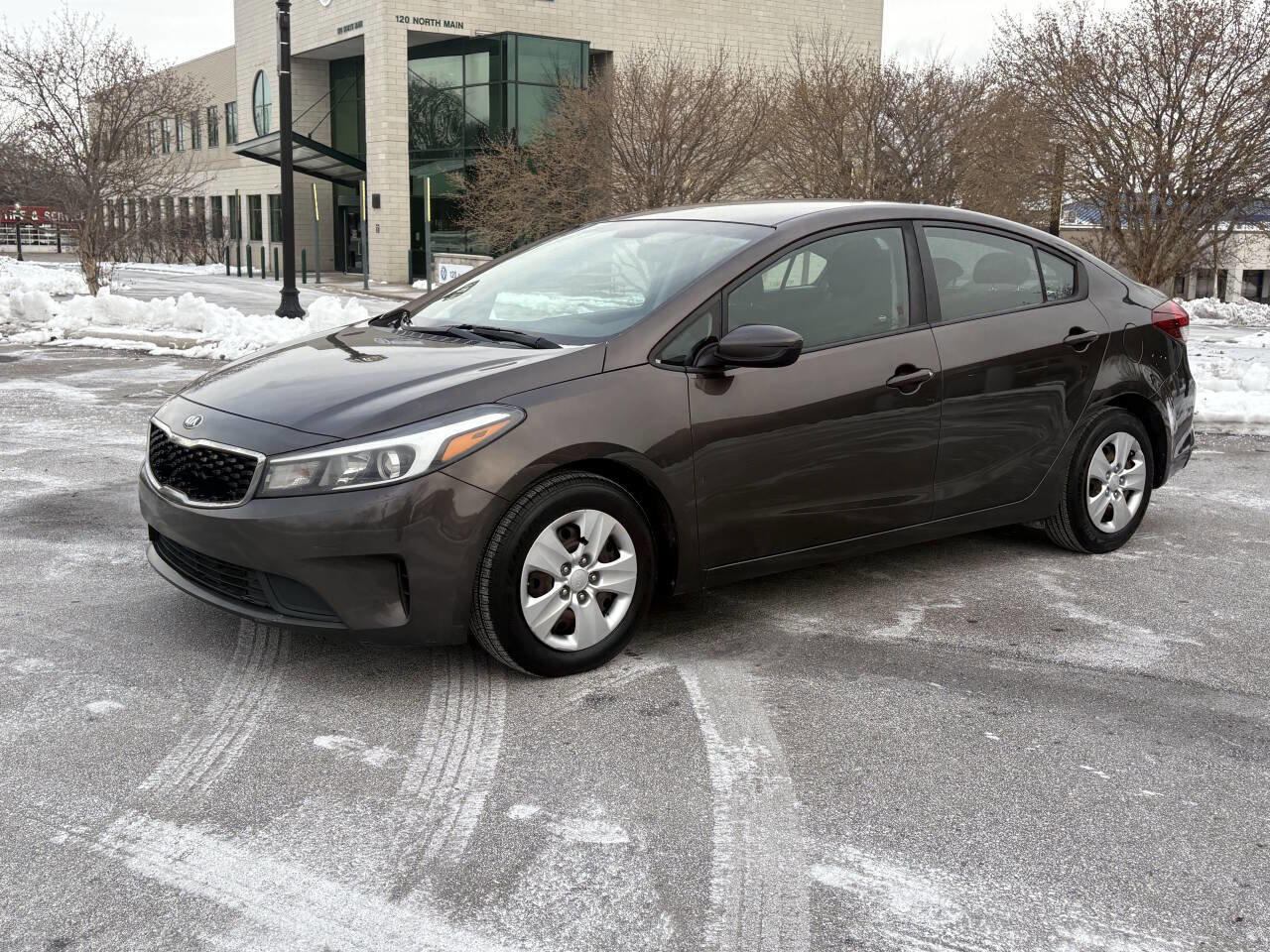 Used 2017 Kia Forte LX image 3