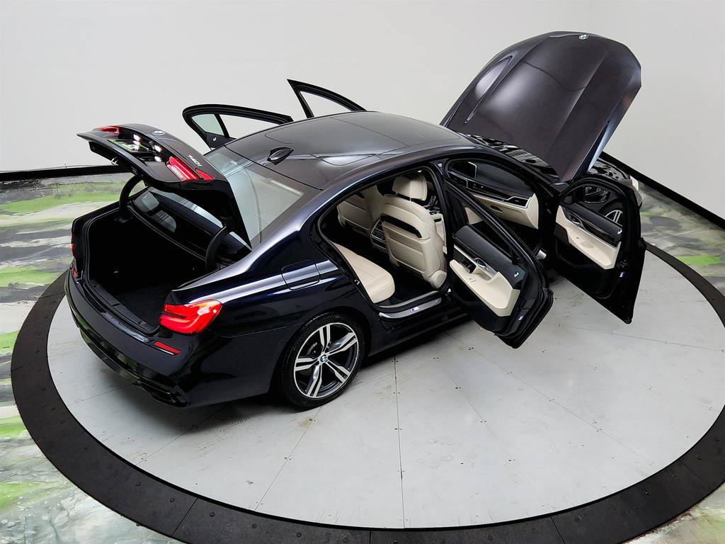 Used 2019 BMW 740i w/ M Sport Package RWD image 39