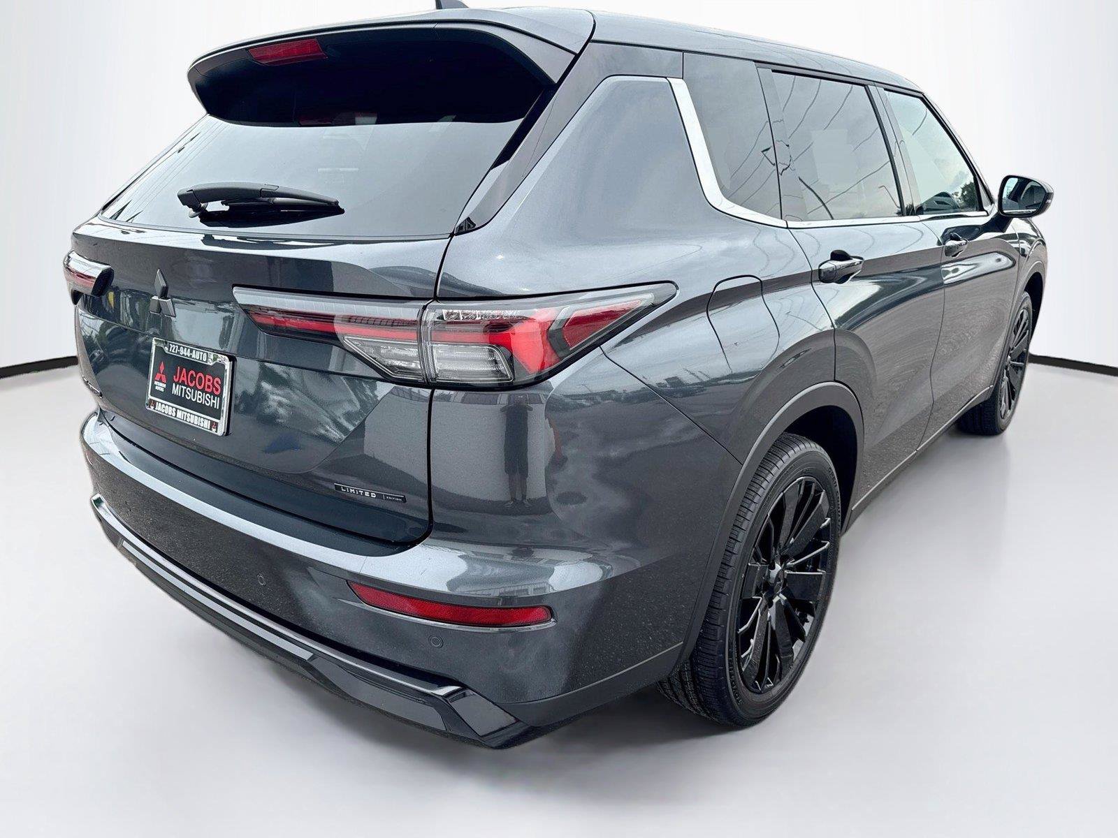 New 2026 Mitsubishi Outlander SE FWD image 5