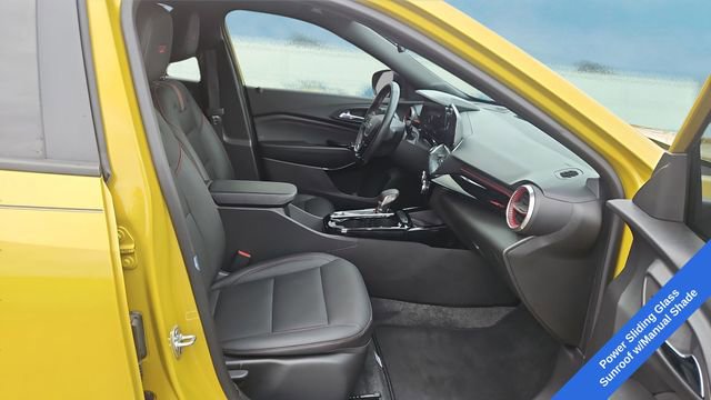 Used 2024 Chevrolet Trax RS w/ Sunroof Package image 11