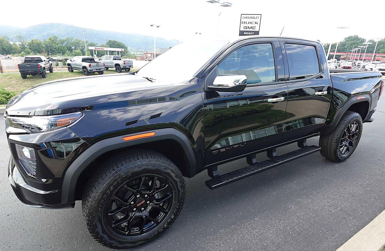 New 2026 GMC Canyon Denali w/ LPO, Denali Black Edition image 7