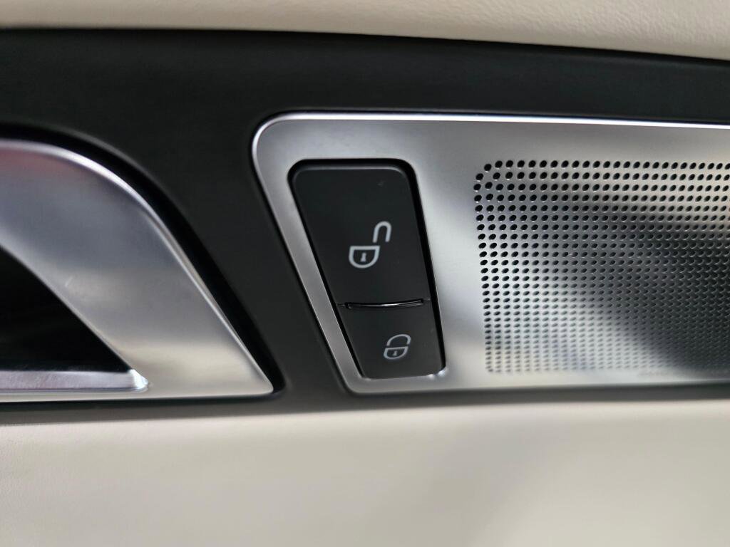 Used 2012 Mercedes-Benz SLS AMG Roadster image 33