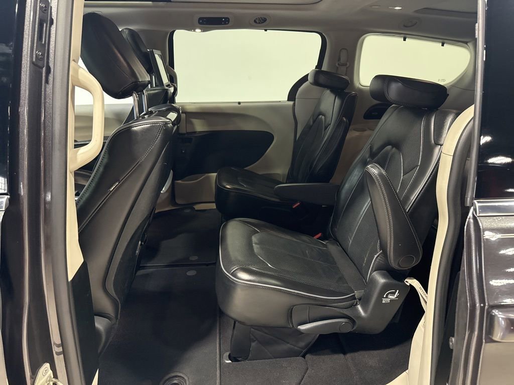 Used 2017 Chrysler Pacifica Limited w/ UConnect Theater Package image 39