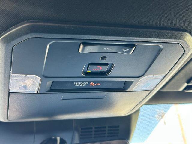 Certified 2025 Toyota Tacoma SR5 AWD/4WD image 18