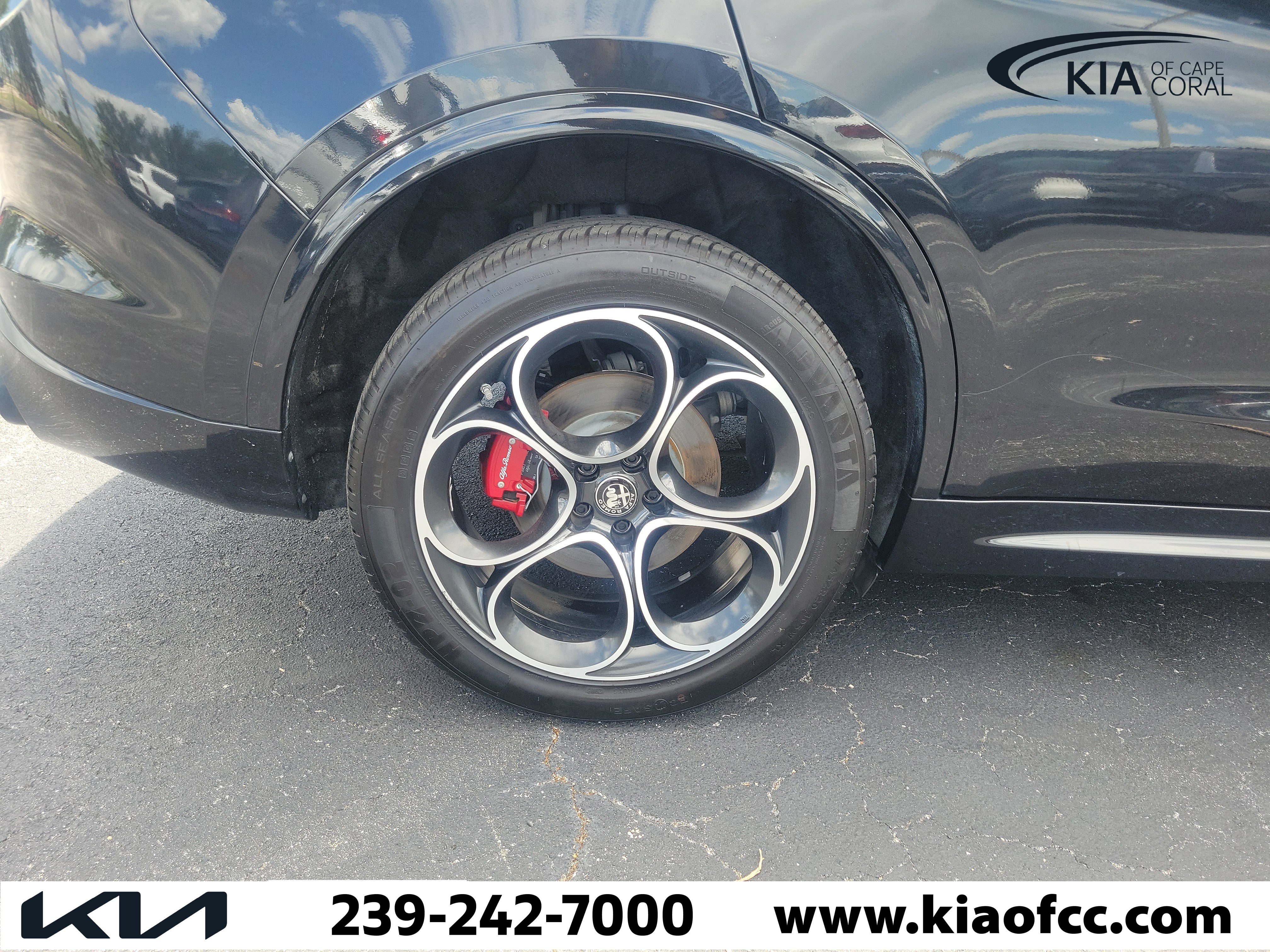 Used 2022 Alfa Romeo Stelvio Veloce AWD/4WD image 9