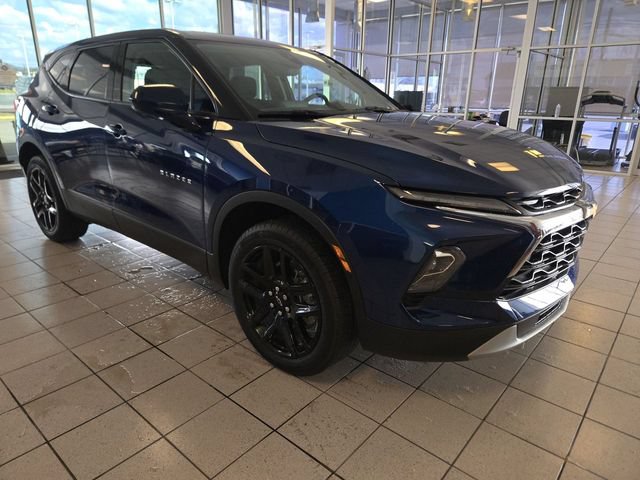 Used 2023 Chevrolet Blazer LT FWD video 2