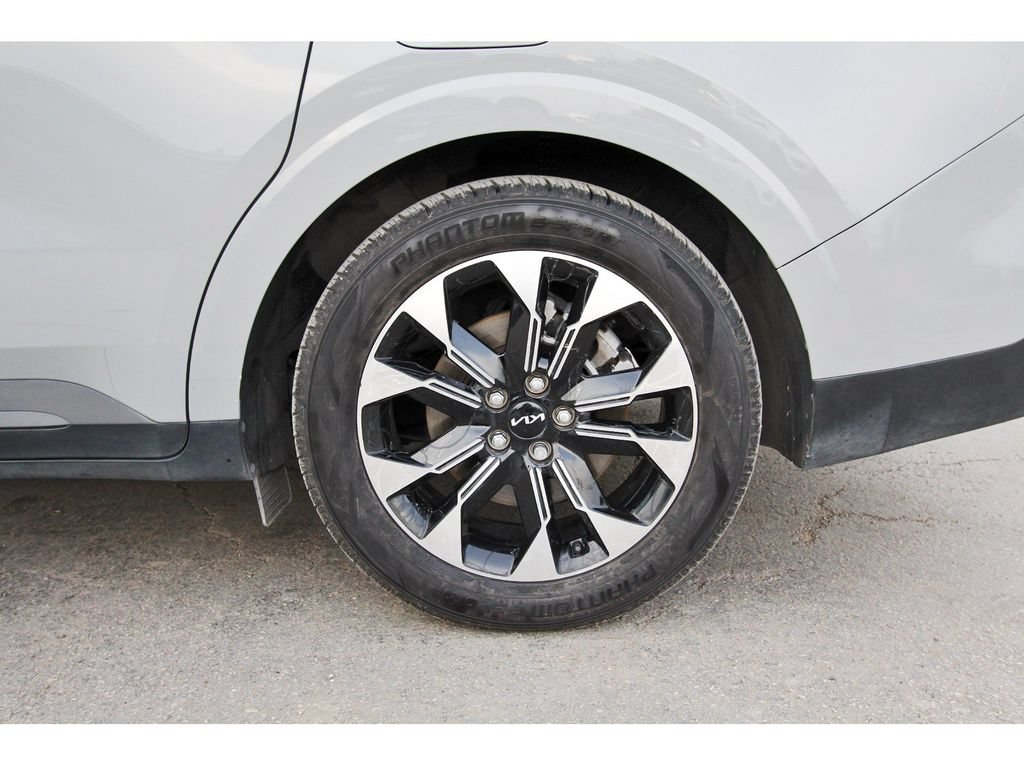 Certified 2024 Kia Carnival EX FWD image 32