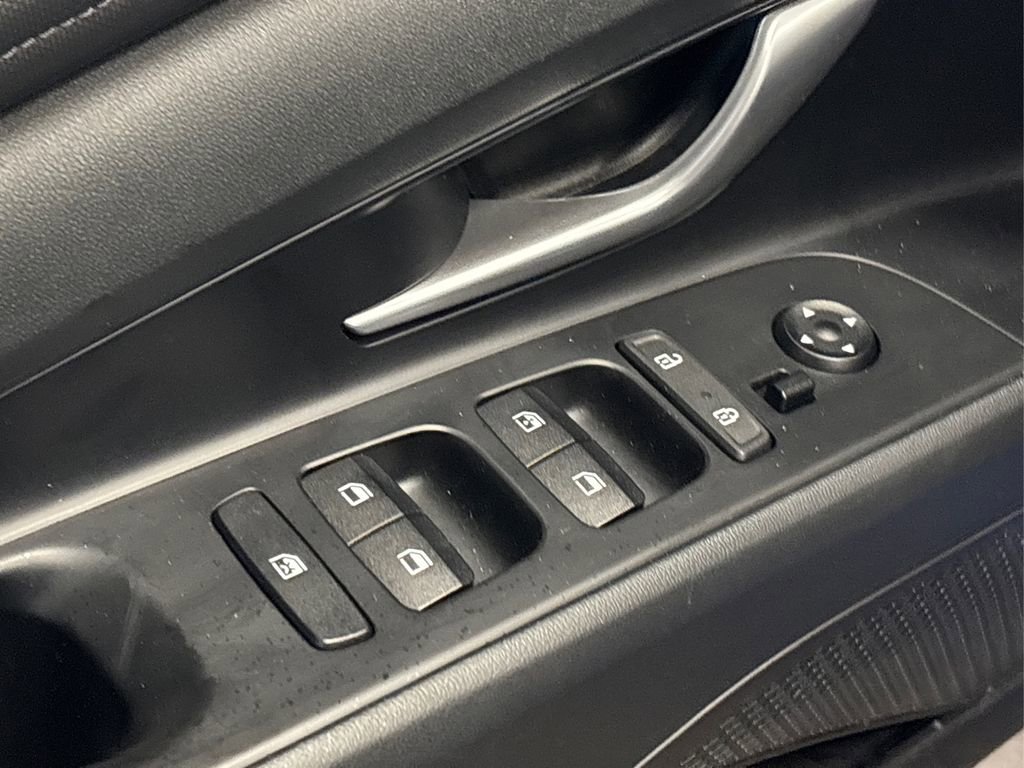 Used 2021 Hyundai Elantra Limited image 30