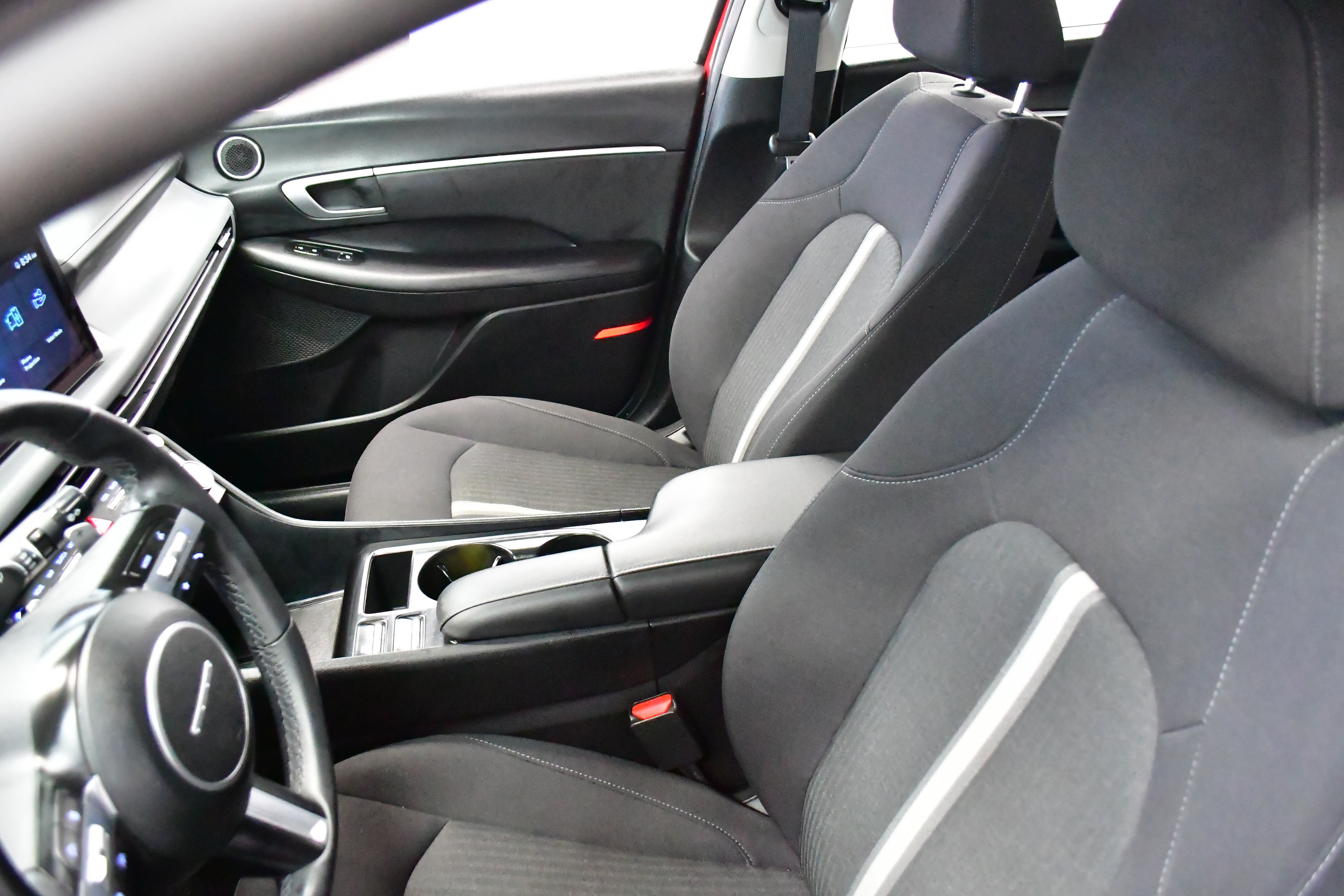 Used 2025 Hyundai Sonata SEL FWD image 9