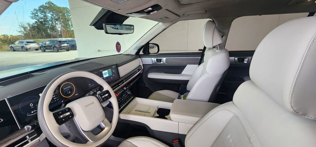 Used 2025 Hyundai Santa Fe Calligraphy image 10