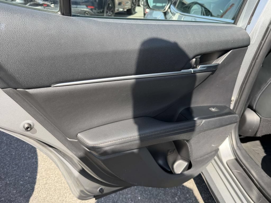Used 2019 Toyota Camry FWD image 12