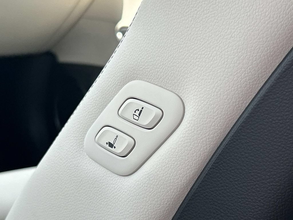 New 2027 Genesis GV70 2.5T Select AWD/4WD image 24