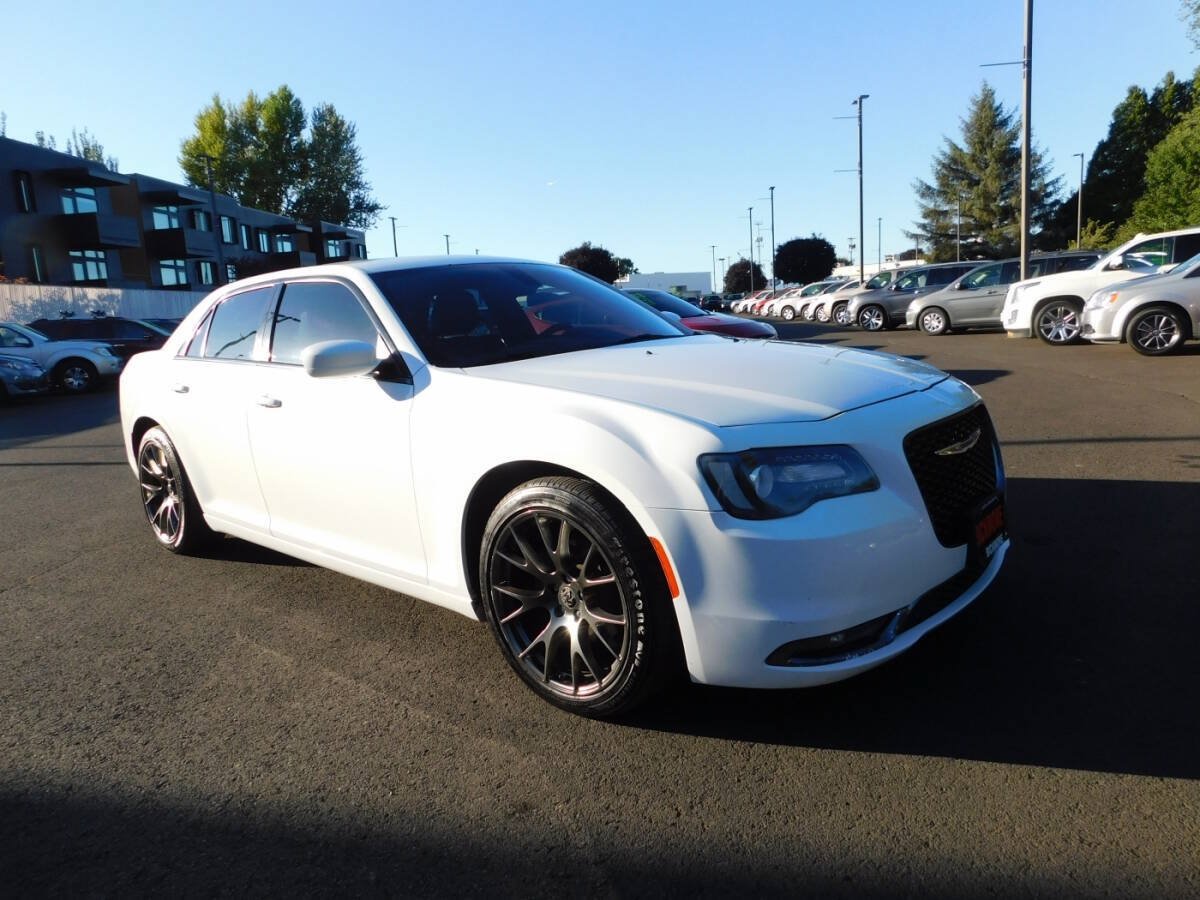 Used 2016 Chrysler 300 S RWD image 1