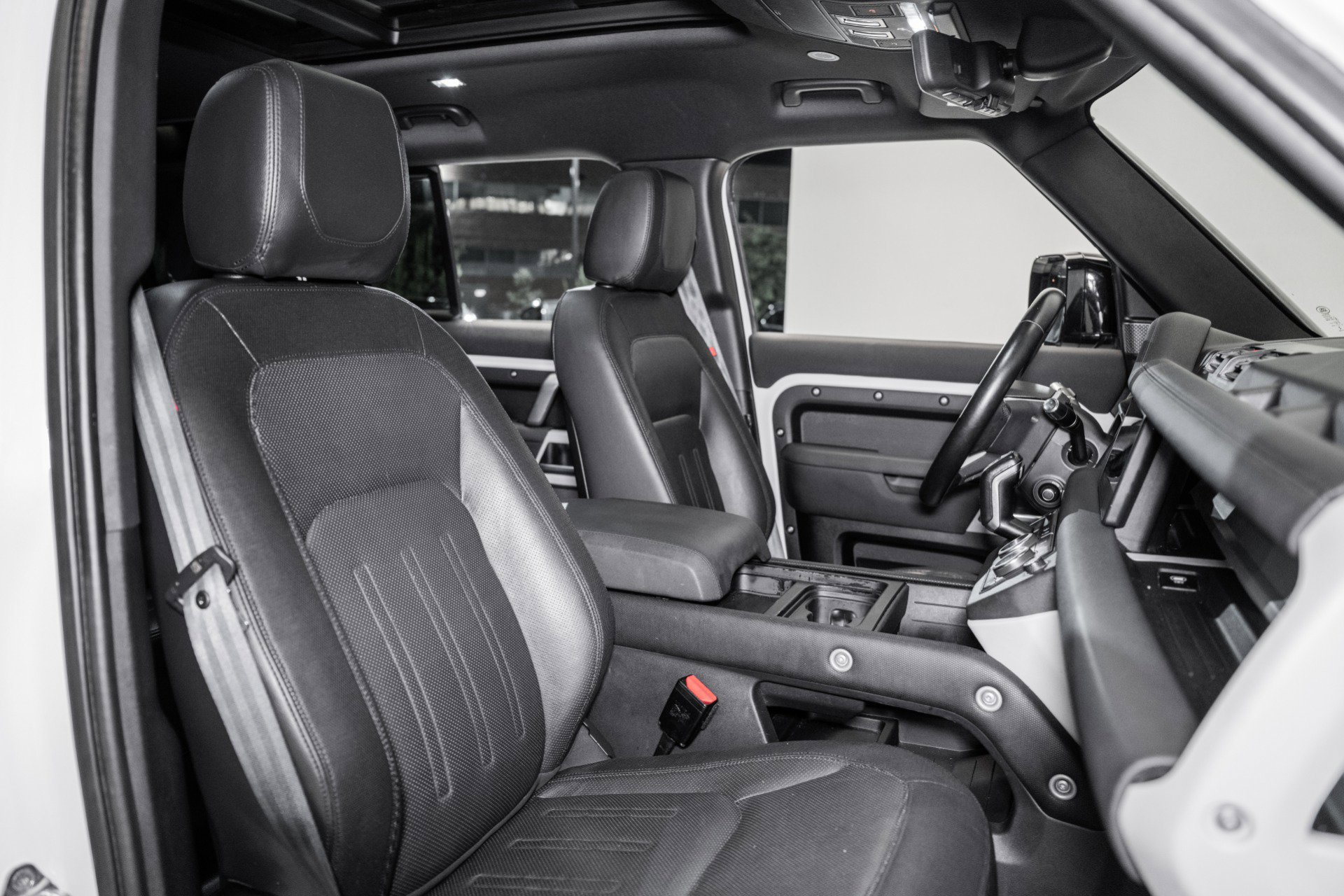 Used 2022 Land Rover Defender 110 X-Dynamic SE image 34