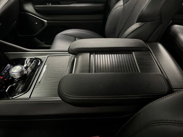 Used 2024 Jeep Wagoneer Series III w/ Convenience Group I image 21