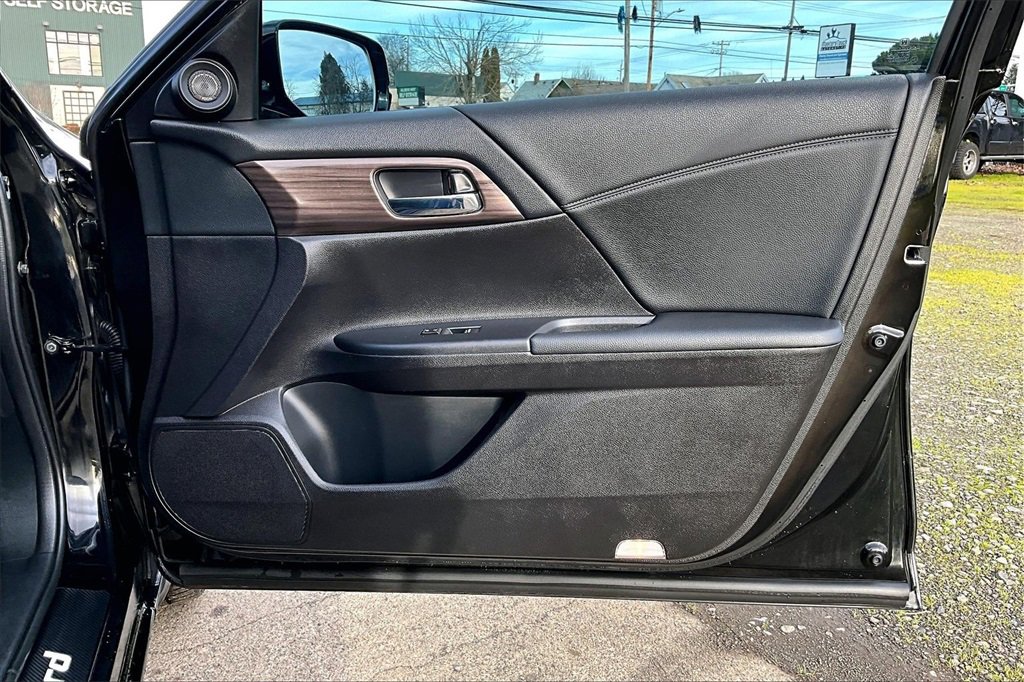 Used 2017 Honda Accord EX-L image 24