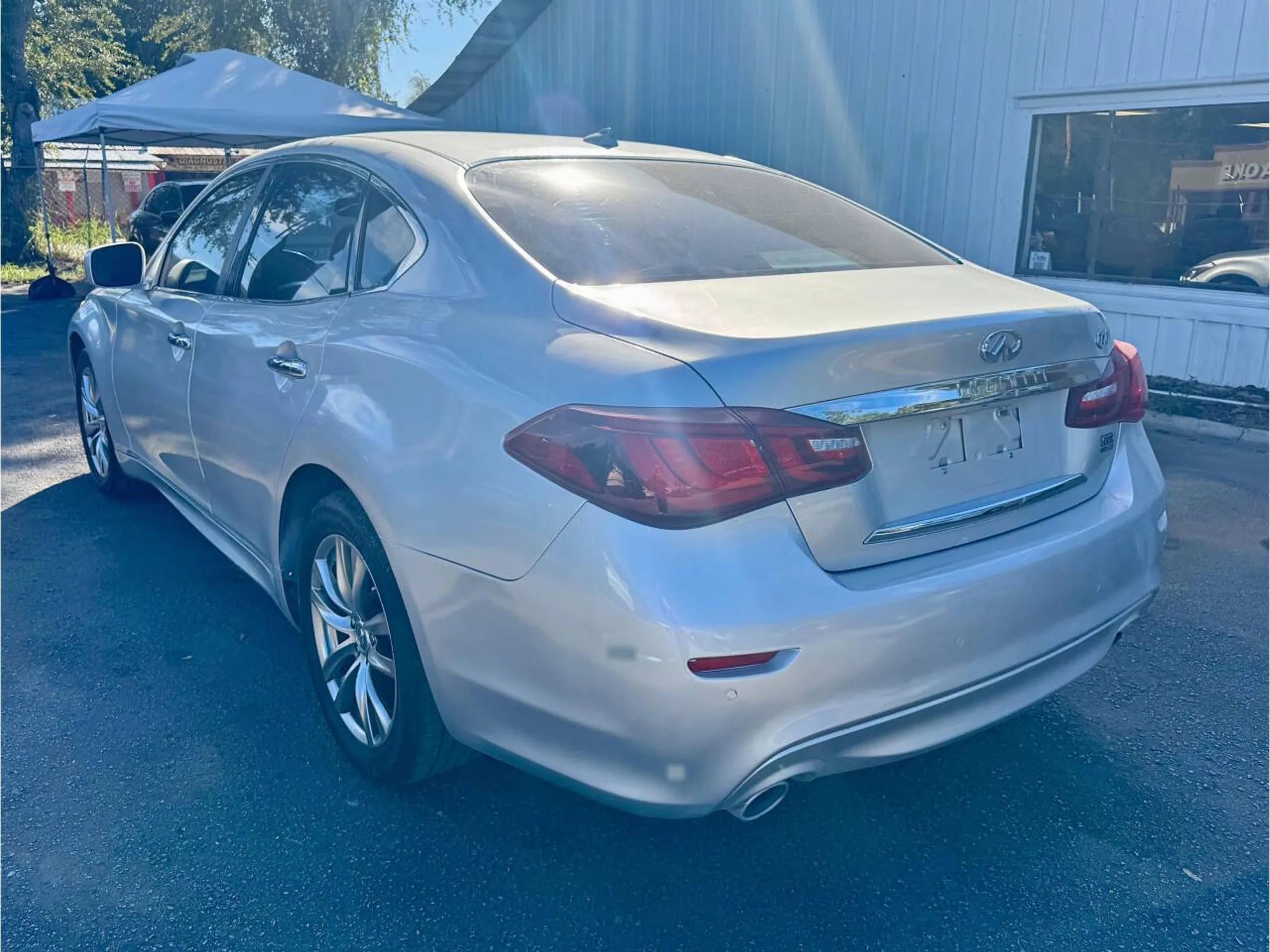 Used 2018 INFINITI Q70 Luxe image 12