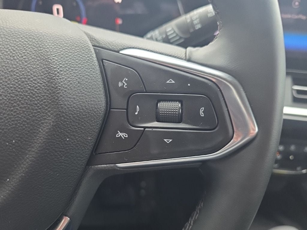 Used 2025 Chevrolet Trax ACTIV w/ Sunroof Package FWD image 21