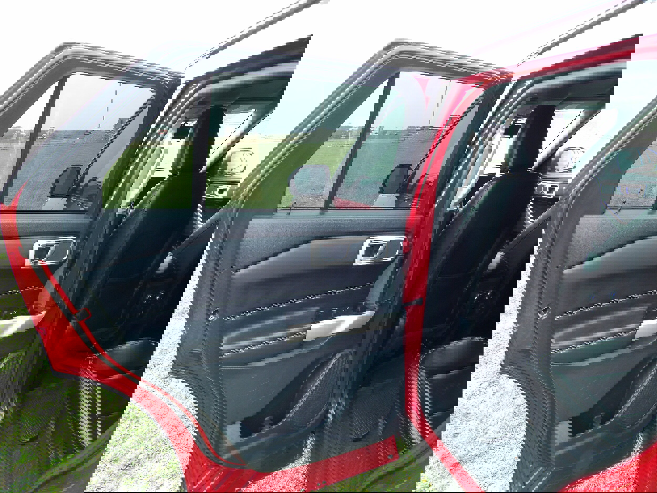 Used 2021 Ford Explorer XLT w/ Equipment Group 202A image 10