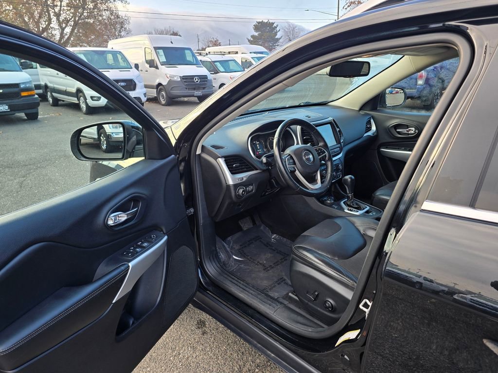 Used 2018 Jeep Cherokee Latitude Plus image 21