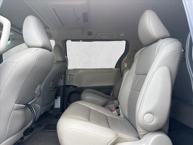 Used 2017 Toyota Sienna XLE Premium image 23