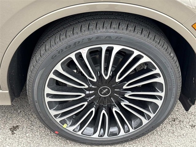 New 2025 Lincoln Aviator Black Label image 9